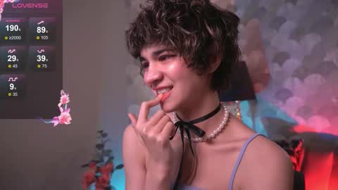 Snapshot of sandzu_ chatting on 11/17/25, 08:58 Viola online show from 11/17/25, 08:58