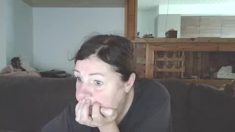 Snapshot of sanroom chatting on 10/07/25, 02:03 sanroom online show from 10/07/25, 02:03