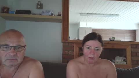 Snapshot of sanroom chatting on 10/17/25, 01:14 sanroom online show from 10/17/25, 01:14