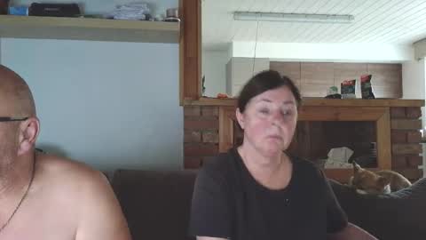 Snapshot of sanroom chatting on 10/22/25, 01:33 sanroom online show from 10/22/25, 01:33