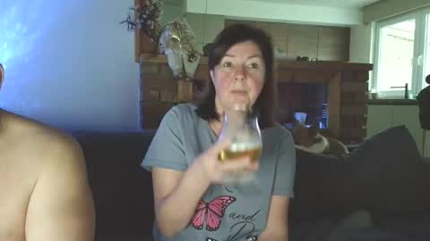 Snapshot of sanroom chatting on 11/22/25, 02:49 sanroom online show from 11/22/25, 02:49