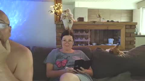 Snapshot of sanroom chatting on 11/30/25, 09:46 sanroom online show from 11/30/25, 09:46