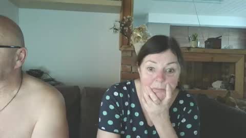 Snapshot of sanroom chatting on 12/15/25, 02:10 sanroom online show from 12/15/25, 02:10