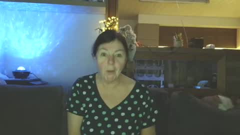 Snapshot of sanroom chatting on 12/16/25, 03:39 sanroom online show from 12/16/25, 03:39