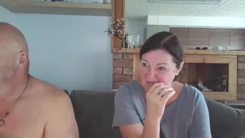 Snapshot of sanroom chatting on 03/25/26, 12:55 sanroom online show from 03/25/26, 12:55