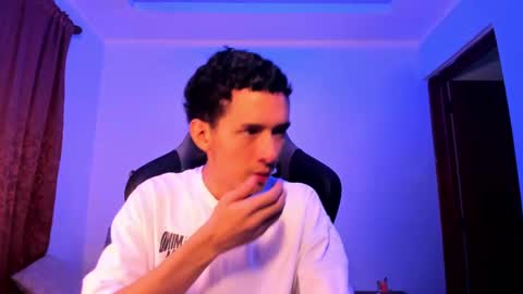 santi_twink19 online show from 12/07/24, 04:53