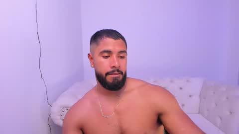 santiago_huntt online show from 01/15/25, 12:41