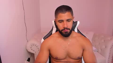santiago_huntt online show from 02/01/25, 12:47