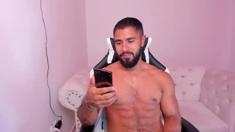 santiago_huntt online show from 02/20/25, 08:47