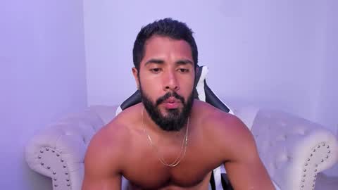 santiago_huntt online show from 10/22/25, 11:04