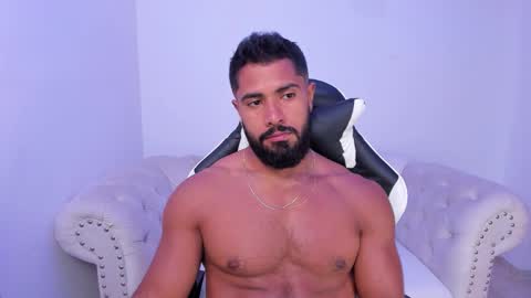 santiago_huntt online show from 10/25/25, 12:23