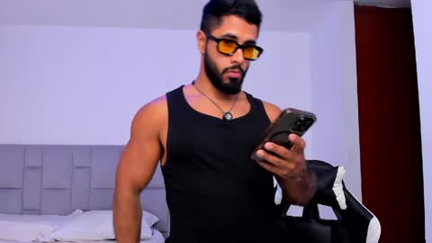 santiago_huntt online show from 04/16/26, 09:39