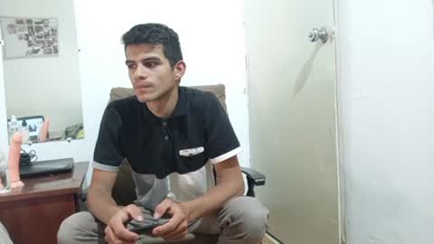 Snapshot of santiago_ibrahim1 chatting on 02/20/25, 08:25 Santiago Ibrahim online show from 02/20/25, 08:25