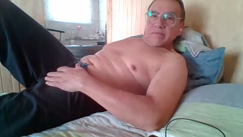 Snapshot of santiago_n chatting on 07/20/26, 03:25 santiago_n online show from 07/20/26, 03:25