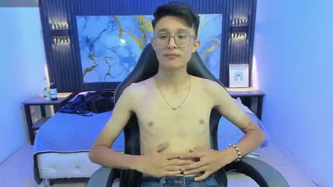 santiago_russo18 online show from 02/07/26, 07:06