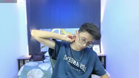 santiago_russo18 online show from 02/17/26, 07:42