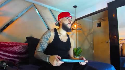 Snapshot of santiagohincapiie chatting on 02/25/26, 04:44 Santiago Hincapiie online show from 02/25/26, 04:44