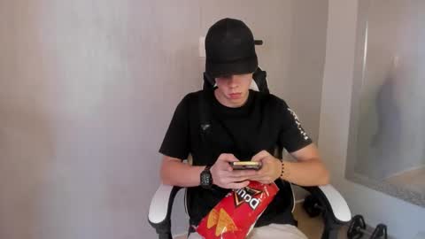 Julius Novachrono  online show from 09/24/25, 07:39