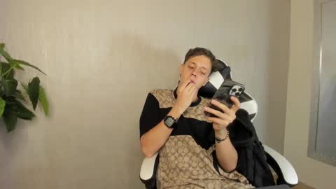 Julius Novachrono  online show from 10/01/25, 07:31