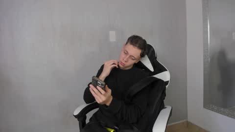 Julius Novachrono  online show from 10/12/25, 08:08