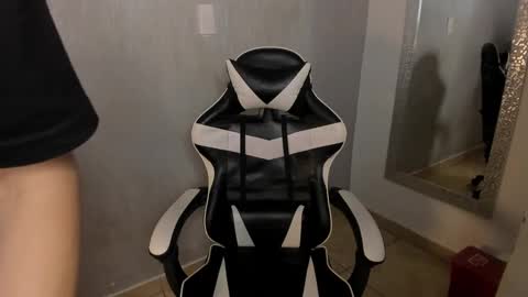 Julius Novachrono  online show from 11/05/25, 07:47