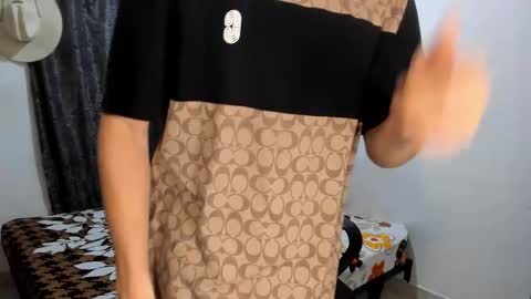 Julius Novachrono  online show from 12/05/25, 01:20