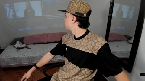 Julius Novachrono  online show from 02/25/26, 05:39