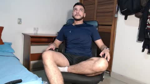 Snapshot of santiexxx chatting on 10/14/25, 02:56 santiexxx online show from 10/14/25, 02:56