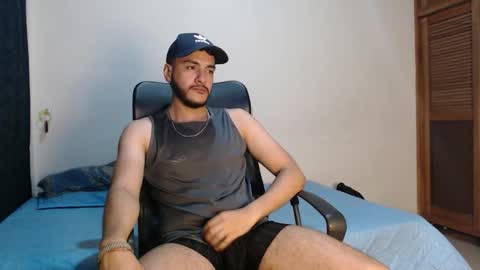 Snapshot of santiexxx chatting on 11/04/25, 12:54 santiexxx online show from 11/04/25, 12:54