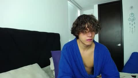 Snapshot of santii_rose chatting on 12/17/24, 04:53 Santii online show from 12/17/24, 04:53