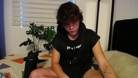 Snapshot of santii_rose chatting on 12/18/24, 10:35 Santii online show from 12/18/24, 10:35