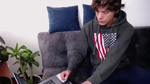 Snapshot of santii_rose chatting on 12/29/24, 08:37 Santii online show from 12/29/24, 08:37