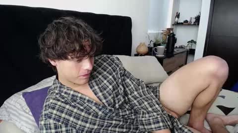 Snapshot of santii_rose chatting on 01/23/25, 03:32 Santii online show from 01/23/25, 03:32