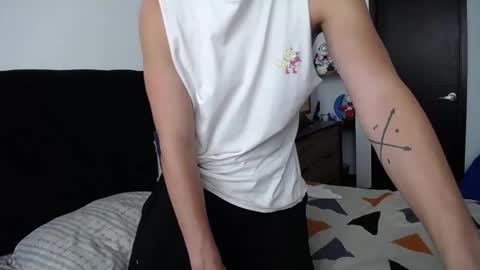 Snapshot of santii_rose chatting on 02/22/25, 09:15 Santii online show from 02/22/25, 09:15
