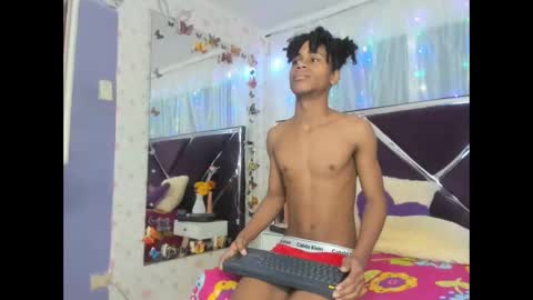 Snapshot of santy_bigcock_01 chatting on 11/06/25, 01:28 santy online show from 11/06/25, 01:28