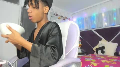 Snapshot of santy_bigcock_01 chatting on 11/11/25, 04:34 santy online show from 11/11/25, 04:34