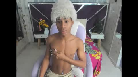 Snapshot of santy_bigcock_01 chatting on 11/19/25, 02:11 santy online show from 11/19/25, 02:11