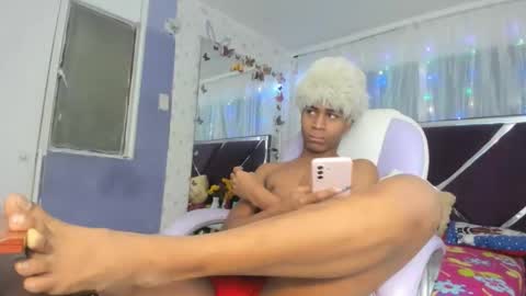 Snapshot of santy_bigcock_01 chatting on 11/28/25, 01:47 santy online show from 11/28/25, 01:47