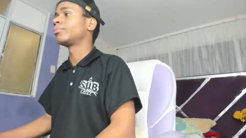 Snapshot of santy_bigcock_01 chatting on 12/21/25, 04:41 santy online show from 12/21/25, 04:41