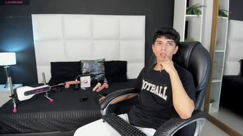 Snapshot of santy_carrington chatting on 12/05/24, 08:22 Santiago Carrington online show from 12/05/24, 08:22