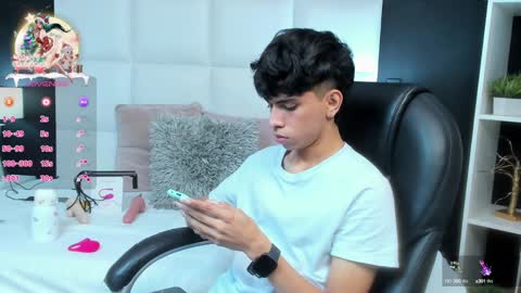 Snapshot of santy_carrington chatting on 12/27/24, 10:37 Santiago Carrington online show from 12/27/24, 10:37