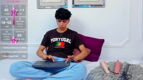 Snapshot of santy_carrington chatting on 01/04/25, 11:17 Santiago Carrington online show from 01/04/25, 11:17