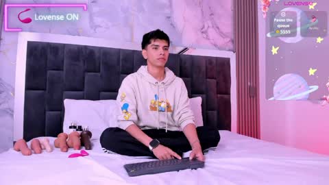 Santiago Carrington online show from 03/30/26, 09:49