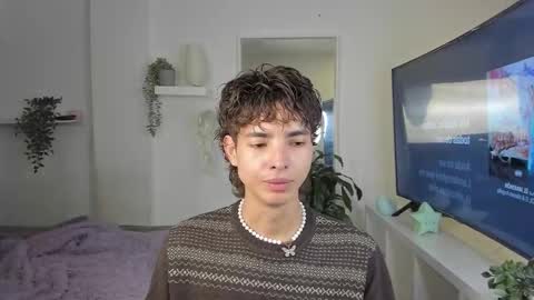 Snapshot of santy_kitty chatting on 12/02/25, 02:39 kitty online show from 12/02/25, 02:39