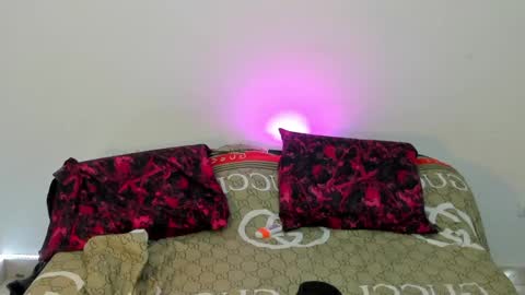 santy_of1 online show from 04/30/26, 01:17
