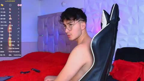 Snapshot of santyago_taylor chatting on 12/10/24, 11:40 Santyago online show from 12/10/24, 11:40