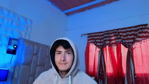 Snapshot of santyago_taylor chatting on 12/27/24, 10:05 Santyago online show from 12/27/24, 10:05