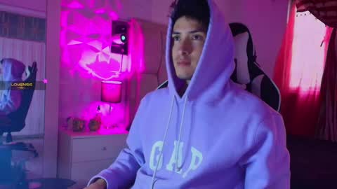 Snapshot of santyago_taylor chatting on 12/31/24, 09:17 Santyago online show from 12/31/24, 09:17