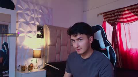 Snapshot of santyago_taylor chatting on 01/01/25, 06:49 Santyago online show from 01/01/25, 06:49