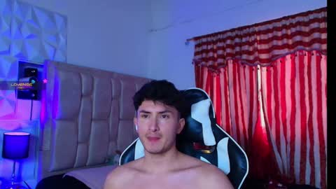 Snapshot of santyago_taylor chatting on 01/13/25, 09:42 Santyago online show from 01/13/25, 09:42